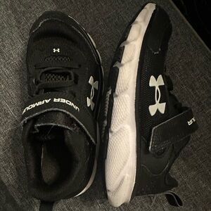 Under Armour Kids Sneakers Black White Boys Girls Size 11K Athletic Shoes VGUC